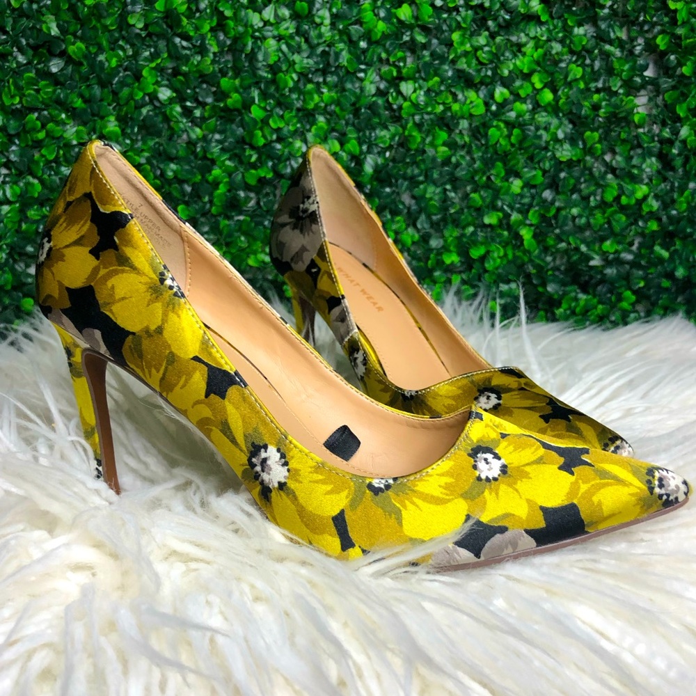 Yellow and Black Flower Patterned heels. Size 7. Brand: Who What Wear. Sexy fit.